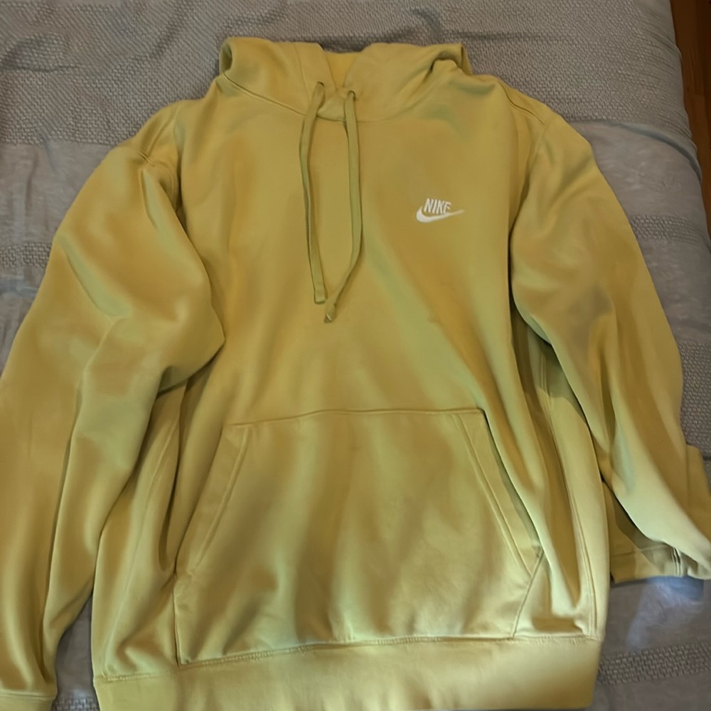Nike hoodie medium